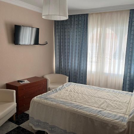Hostal Plaza Damasco Альмуньекар Экстерьер фото