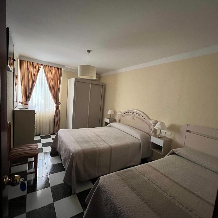 Hostal Plaza Damasco Альмуньекар Экстерьер фото