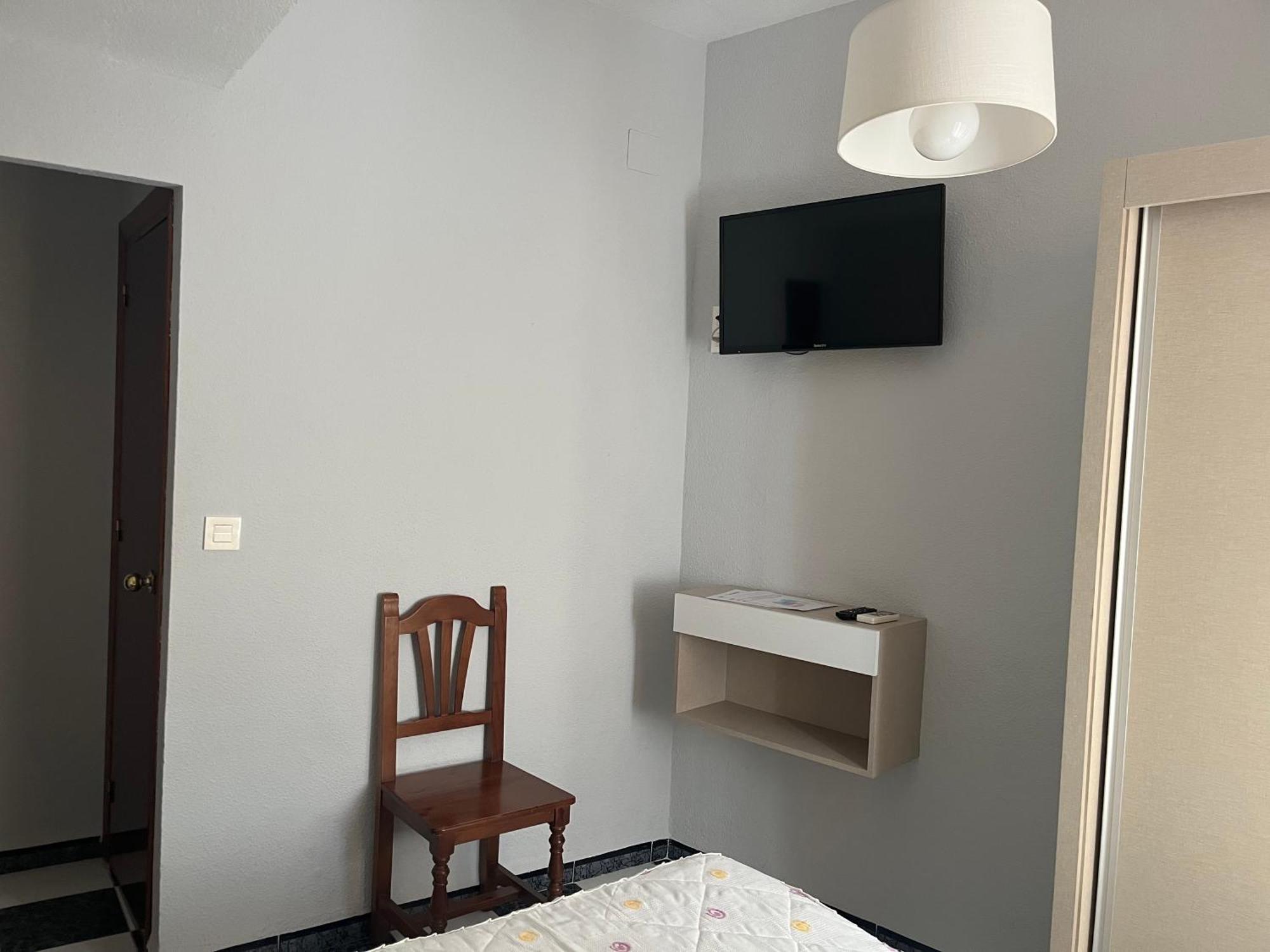 Hostal Plaza Damasco Альмуньекар Экстерьер фото