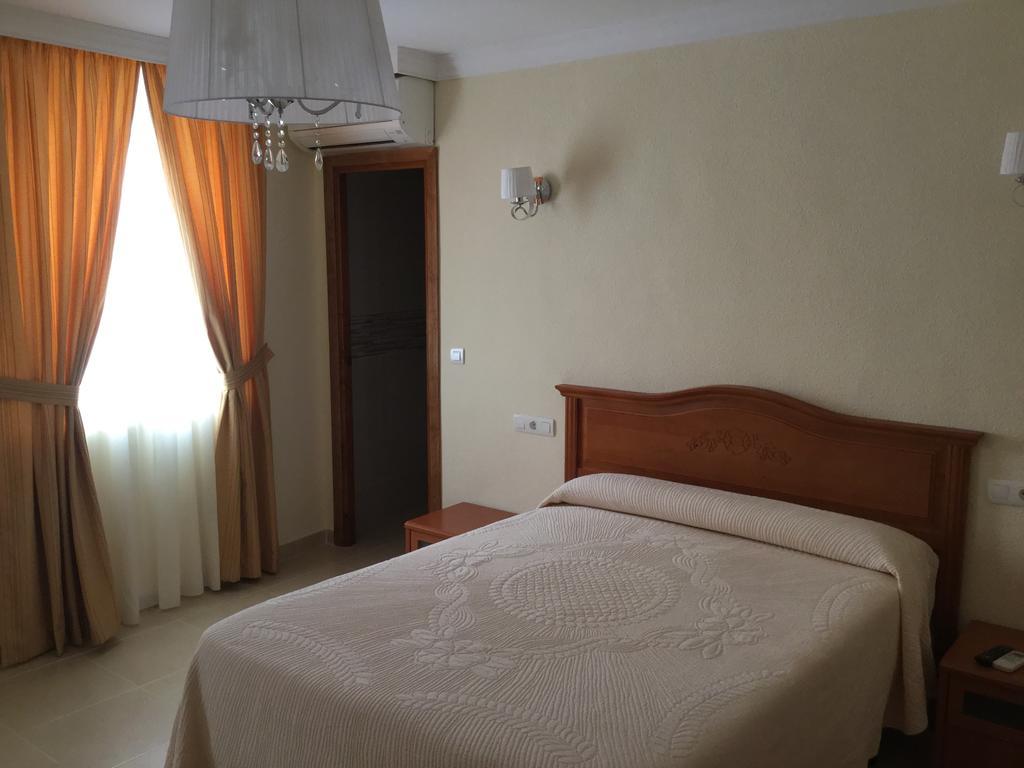 Hostal Plaza Damasco Альмуньекар Экстерьер фото