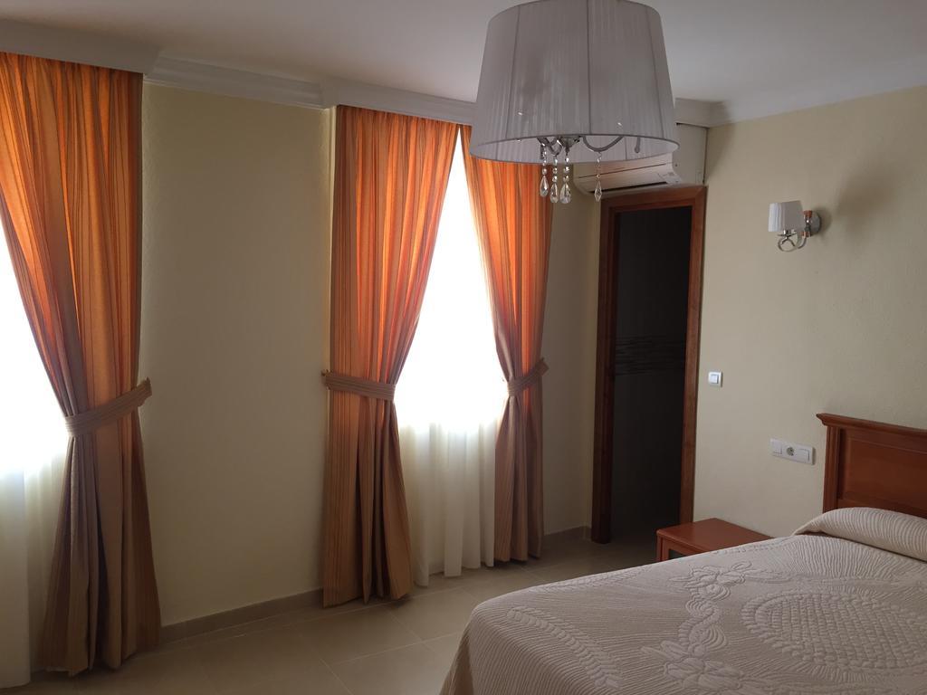 Hostal Plaza Damasco Альмуньекар Экстерьер фото