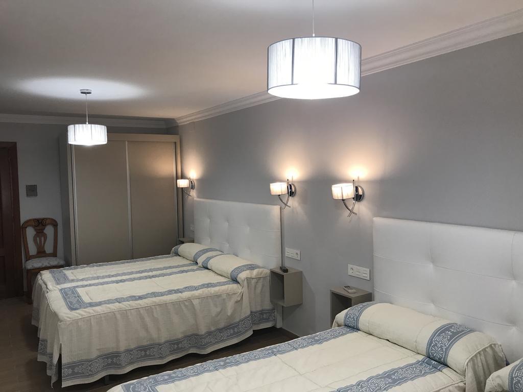 Hostal Plaza Damasco Альмуньекар Экстерьер фото