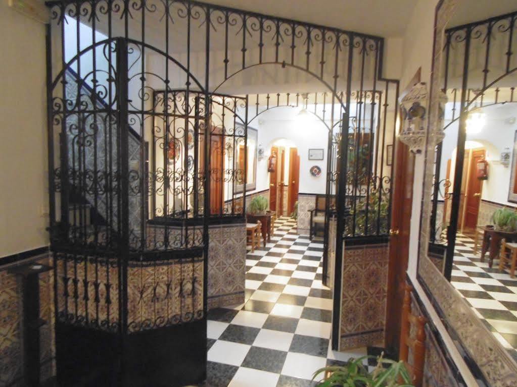 Hostal Plaza Damasco Альмуньекар Экстерьер фото